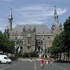 The rathaus and the cathedral are at opposite ends of this court yard